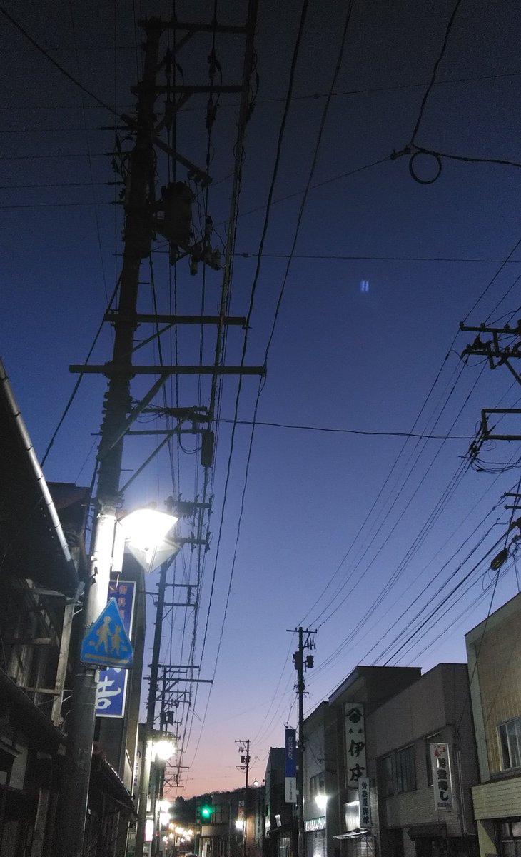 久しぶりに見上げた夕空( ￣▽￣)🌇
気温高めでひな祭りイベもあって多少は賑わいあったぽい

明日は馬来るし神社の石段に雛壇出来るから行ってみっかな🎎(ｷｯﾁﾝｶｰ目的)