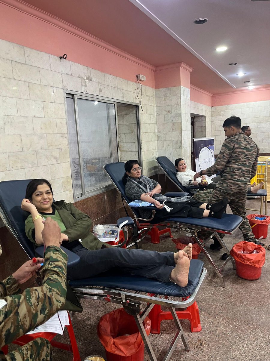 dikshaaverma's tweet photo. Incredible work by @ysgt_org! 👏🏻

Their recent blood donation camp in South Delhi is a beautiful tribute to the courage of the Indian Army. Huge kudos to the team and Major General S.B.K Singh for leading this spirit of service.

#BloodDonation https://t.co/XVoULJb2rN