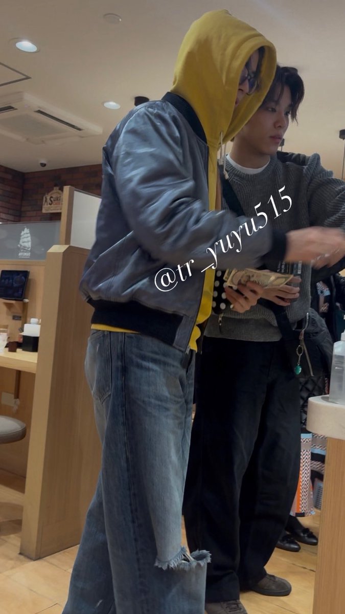 doy1204baby's tweet image. 아아아… 재혁이랑 정우가 밥 먹고 재혁이가 일본 돈으로 계산한 걸까…?ㅠㅠ 진짜 귀여워…ㅠㅠ
 #TREASURE  #트레저  #윤재혁  #정우