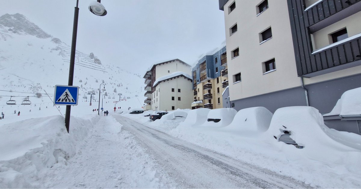 "Des murs de neige", villages coupés du monde... Un phénomène spectaculaire paralyse les Alpes
➡️ l.actu.fr/Fn9y