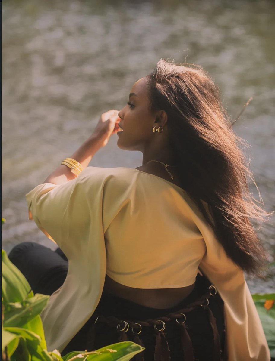 Dilly Darling MV out now ✨ youtu.be/6f7ddzUotbE