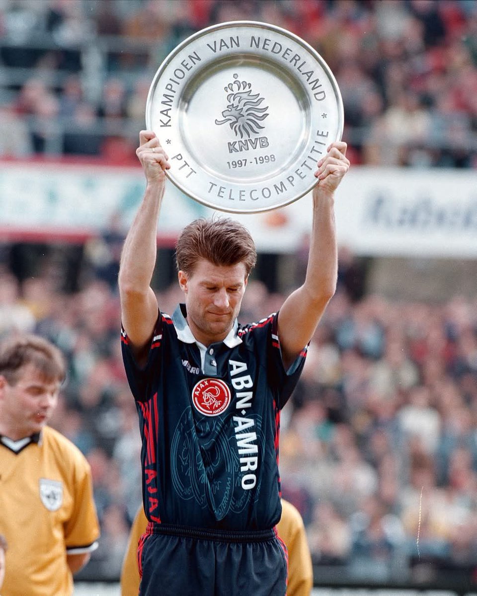 De Rosse Magiër tweet media