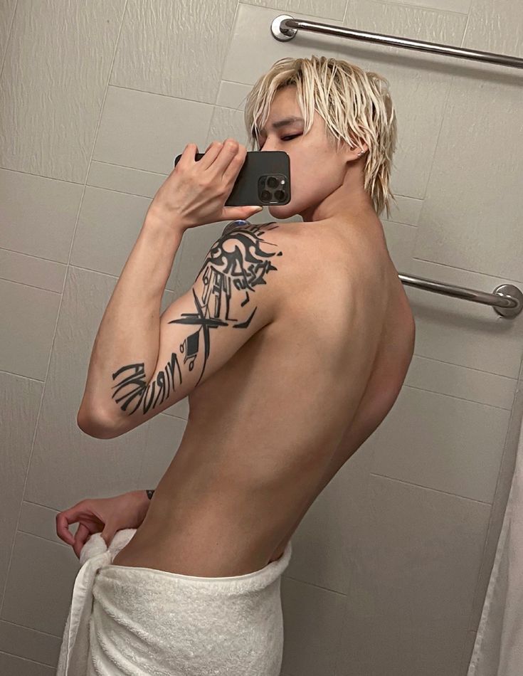 Katuski sends a text to you(reader)

📱-"Shower was lonely without you. Better fix that next time."

((Basic, open RP. Feel free to interact!)