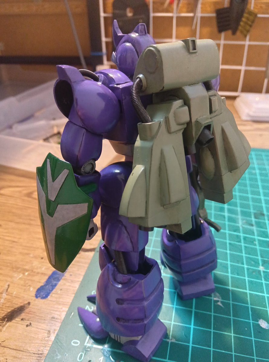 デュラッヘ完成しました🤗
サクッとやるつもりが2が月もかかりました😅
改修箇所ですが
頭部ブレードアンテナと額を形状変更。
胴体を両サイド幅詰めしてます。胸部動力パイプの受けを形状変更。
股関節を形状変更し少々ボリュームアップ。
両腕の各関節はポリキャップに変更。続く。