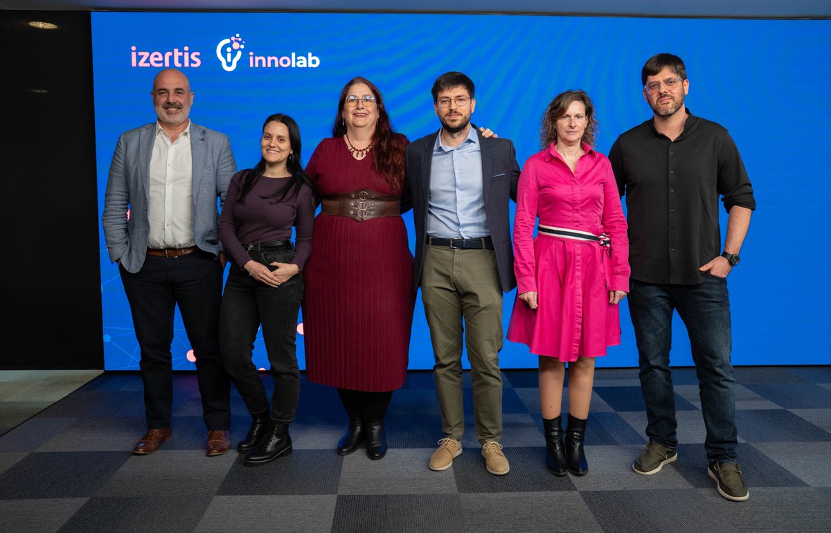 IZERTIS's tweet photo. 💡 ¿Cómo se puede #innovar con agentes de #IA? Los integrantes de #iNNOLAB presentan sus soluciones para la creación semiautomática de propuestas y la evolución del roadmap de #Ozire 👏🏼 #OneTechAhead https://t.co/SP6Y9dGo0m
