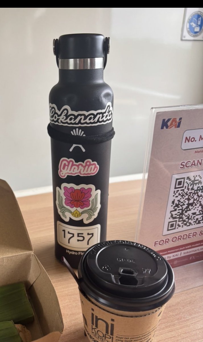 glow2906's tweet photo. Botol aku hilang di RS Suyoto , padahal baru 5 menit di tinggal pas balik gk Ada 🥹
Jelas2 Ada sticker ku 🥹 https://t.co/bIh0QTo5fQ