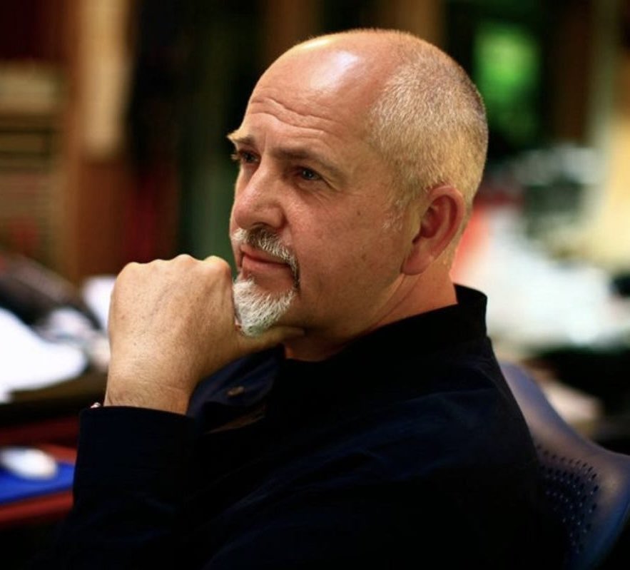 In felice compleanno a quel genio universale che è Peter Gabriel.
Grandioso musicista e compositore, persona gentile e profondamente umana, performer sensazionale e voce più emozionante del pianeta.
Il mio artista preferito.
Un brindisi 🍻

m.youtube.com/watch?v=YBEPL3…