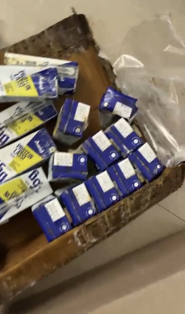 drskverma355's tweet photo. @amulcares @amulcares @Amul_Coop You people asked for batch no. Of packet and I shared photos for that. You people haven't resolved my issue nor responded to it. What the hell is this behaviour from you people. I'm attaching same photos for that. I want urgent resolution https://t.co/7ov8duDMq0