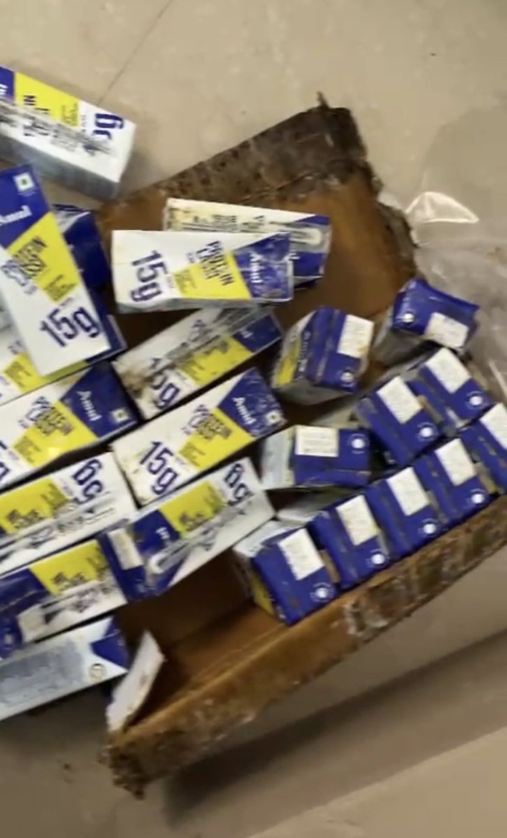 drskverma355's tweet photo. @amulcares @amulcares @Amul_Coop You people asked for batch no. Of packet and I shared photos for that. You people haven't resolved my issue nor responded to it. What the hell is this behaviour from you people. I'm attaching same photos for that. I want urgent resolution https://t.co/7ov8duDMq0
