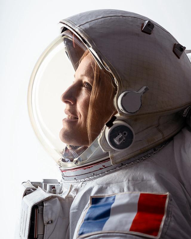 H-1 🚀

Des années d’exigence et d’entraînement l’ont menée jusqu’ici,
Une trajectoire dessinée avec force et volonté,
Toute l’armée de l’Air de l’Espace l’accompagne aujourd’hui,
Si fière de la voir accomplir ce rêve longtemps cultivé.

Bon vol <a href="/Soph_astro/">Adenot Sophie</a> !