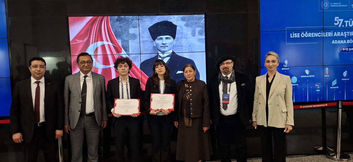 9–12 Şubat 2026 tarihleri arasında düzenlenen TÜBİTAK Lise Öğrencileri Araştırma Projeleri Bölge Yarışması kapsamında gerçekleştirilen proje sergisi ve ödül törenine katılan öğrencilerimiz, hazırladıkları proje ile bölge üçüncülüğü elde etmiştir.