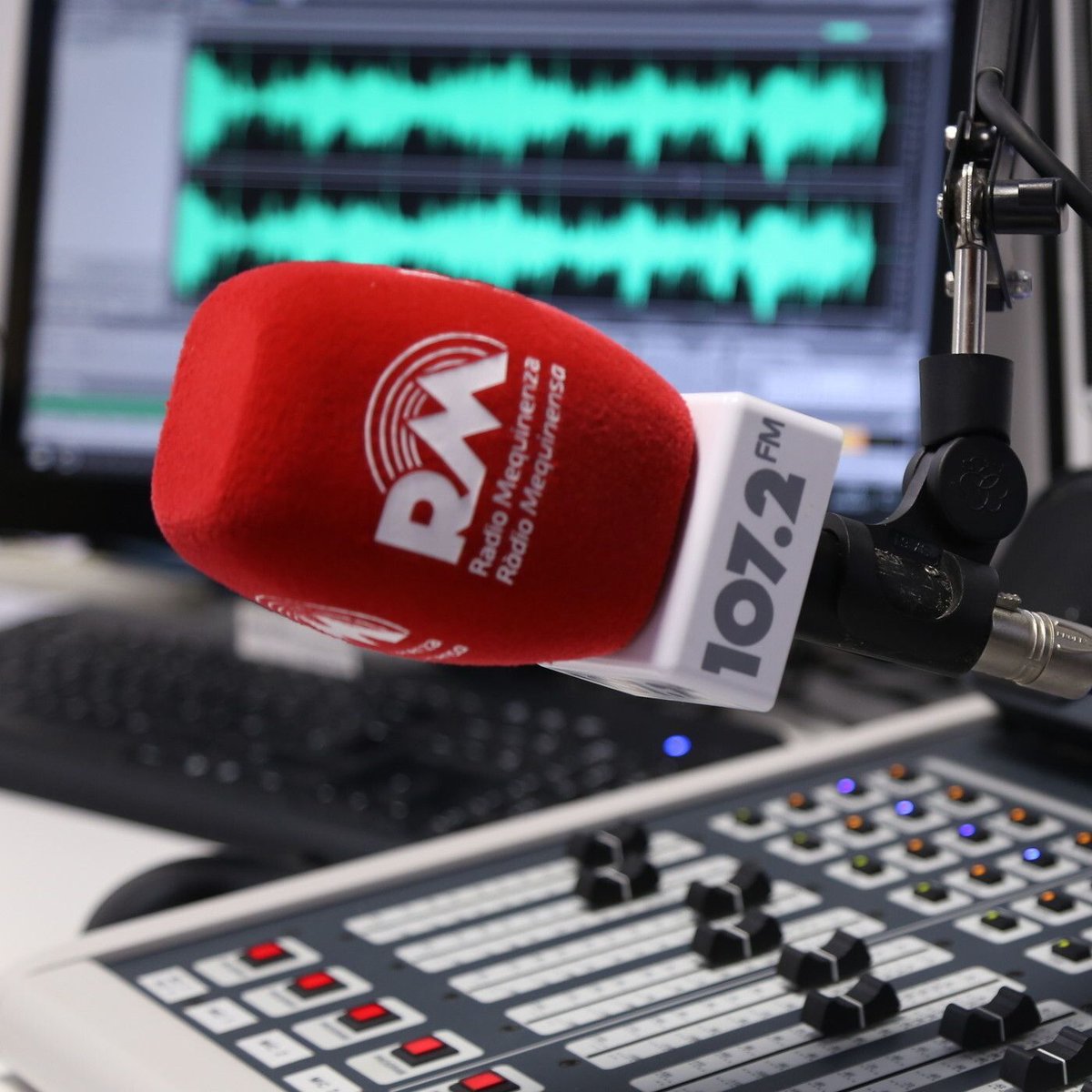 📻Si ara diem #Ràdio #Mequinensa segur que saps que és al 107.2 de la FM...
Però, sabies que ja emetia a través de les ones al Poble Vell? Avui se celebra el #DiaMundialdelaRàdio, un mitjà de comunicació emblemàtic i dinàmic que encara avui segueix sent imprescindible