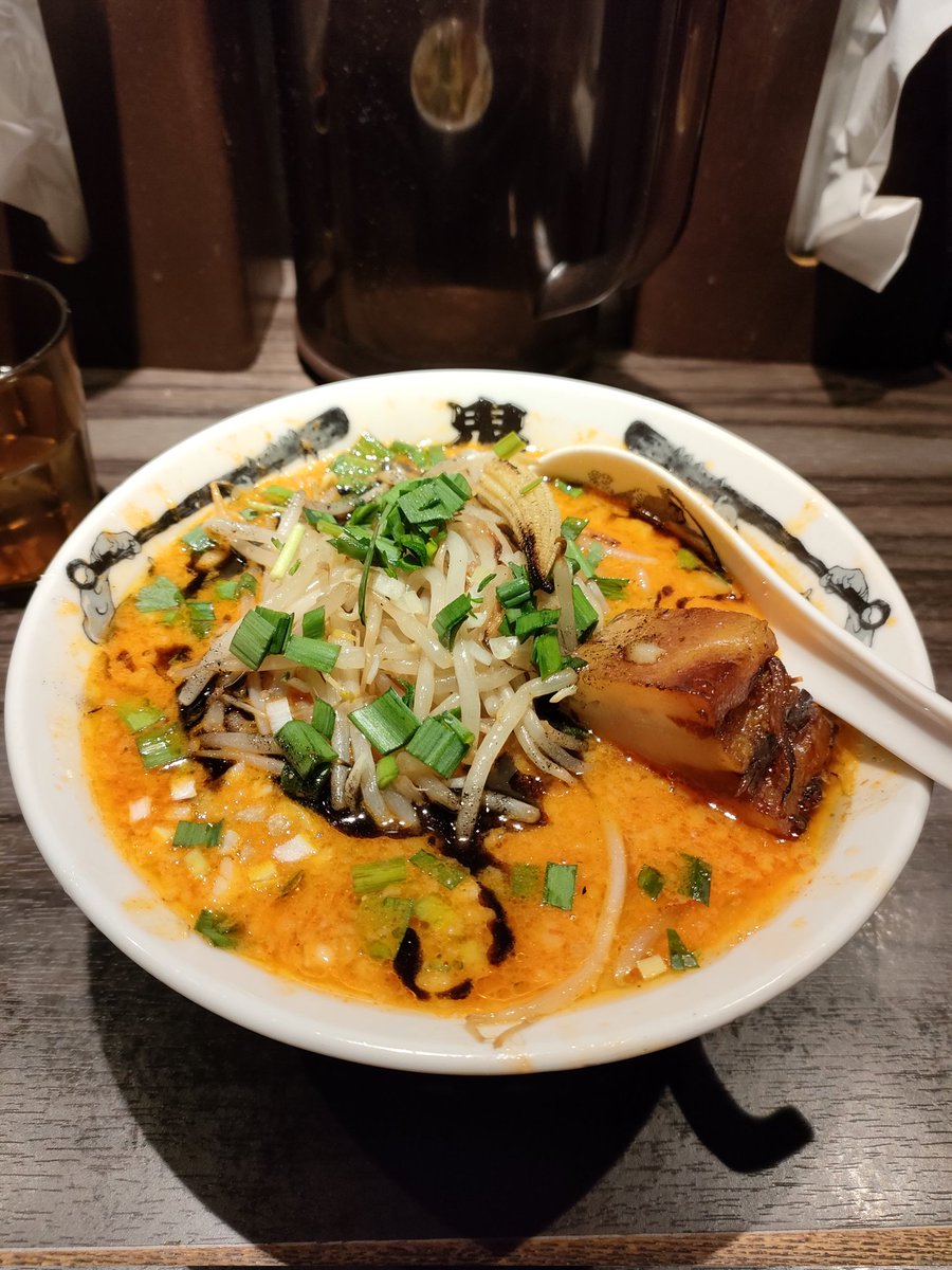 gotapooh's tweet photo. たまには本業のラーメン
神田　鬼金棒

シビカラ系の中では食べやすい部類、悪く言えばパンチ弱め
食後に汗だくにはなったので、サウナの代替は可能

17時に行って数人並び、出る時は10人以上並んでたので耐え https://t.co/MJlDOMKZp2