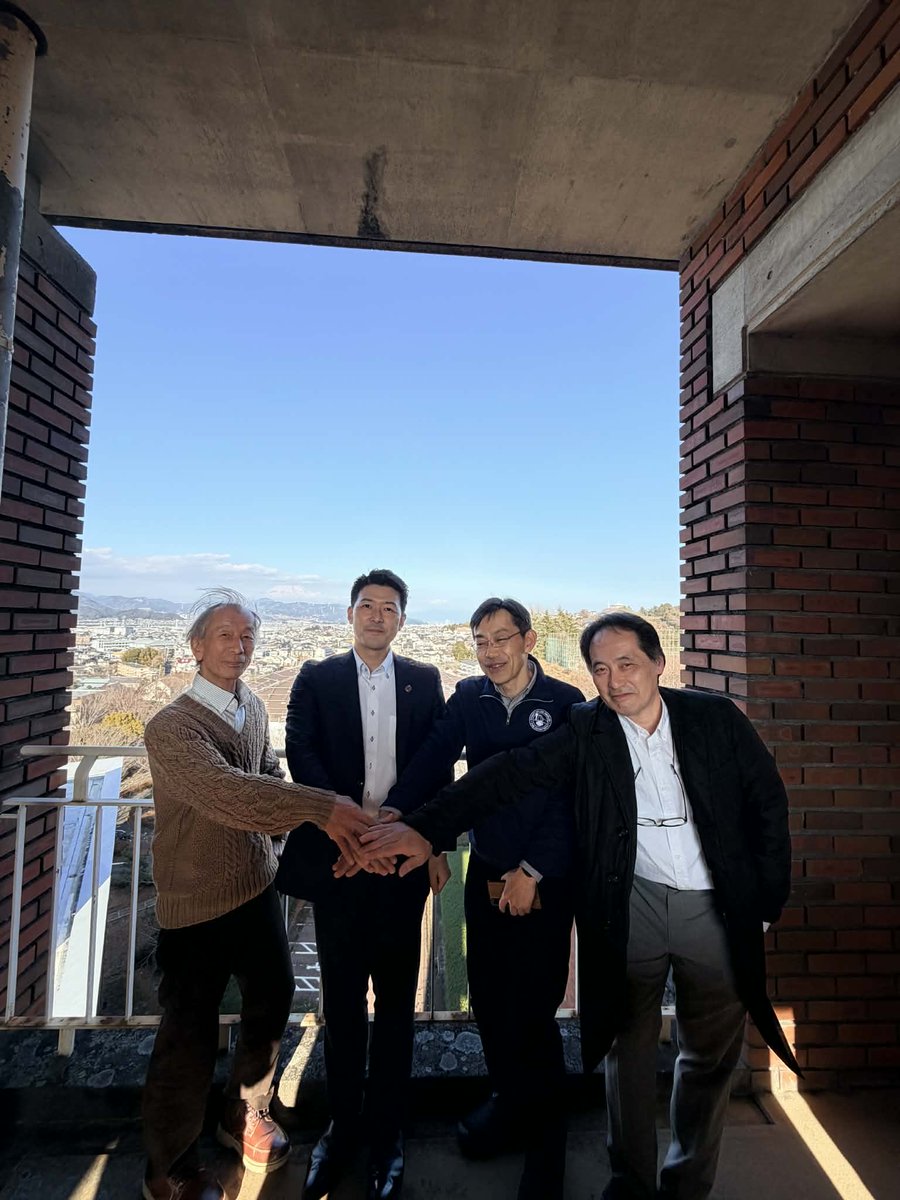 ベトナムDOIDEPグループ様と静岡県立大学茶学総合研究センター中村先生のところへ今後の交流についてミーティング😊
顔出しNGの方もいらっしゃるので4人でカメラ
#企業公式がお疲れ様を言い合う
#企業公式相互フォロー