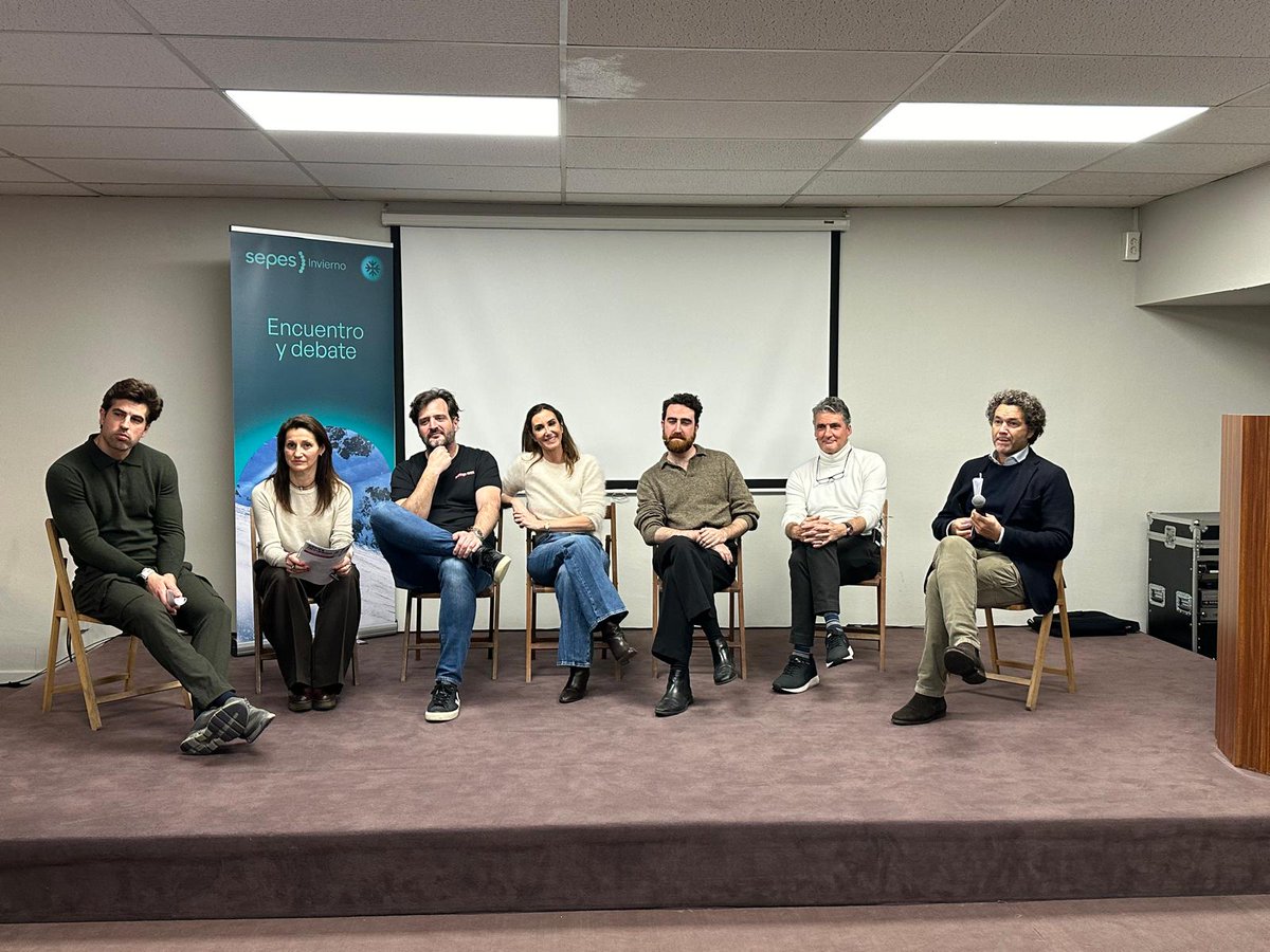 Segunda jornada de la Sepes Invierno.

Dos tándems orto-prótesis se encargaron de mantener en alto el interés de los 200 dentistas allí reunidos: María Hernandez Vilarrasa &amp; Nacho Charlén Díez y Arturo Vela &amp; Álvaro Vela Lasagabaster.