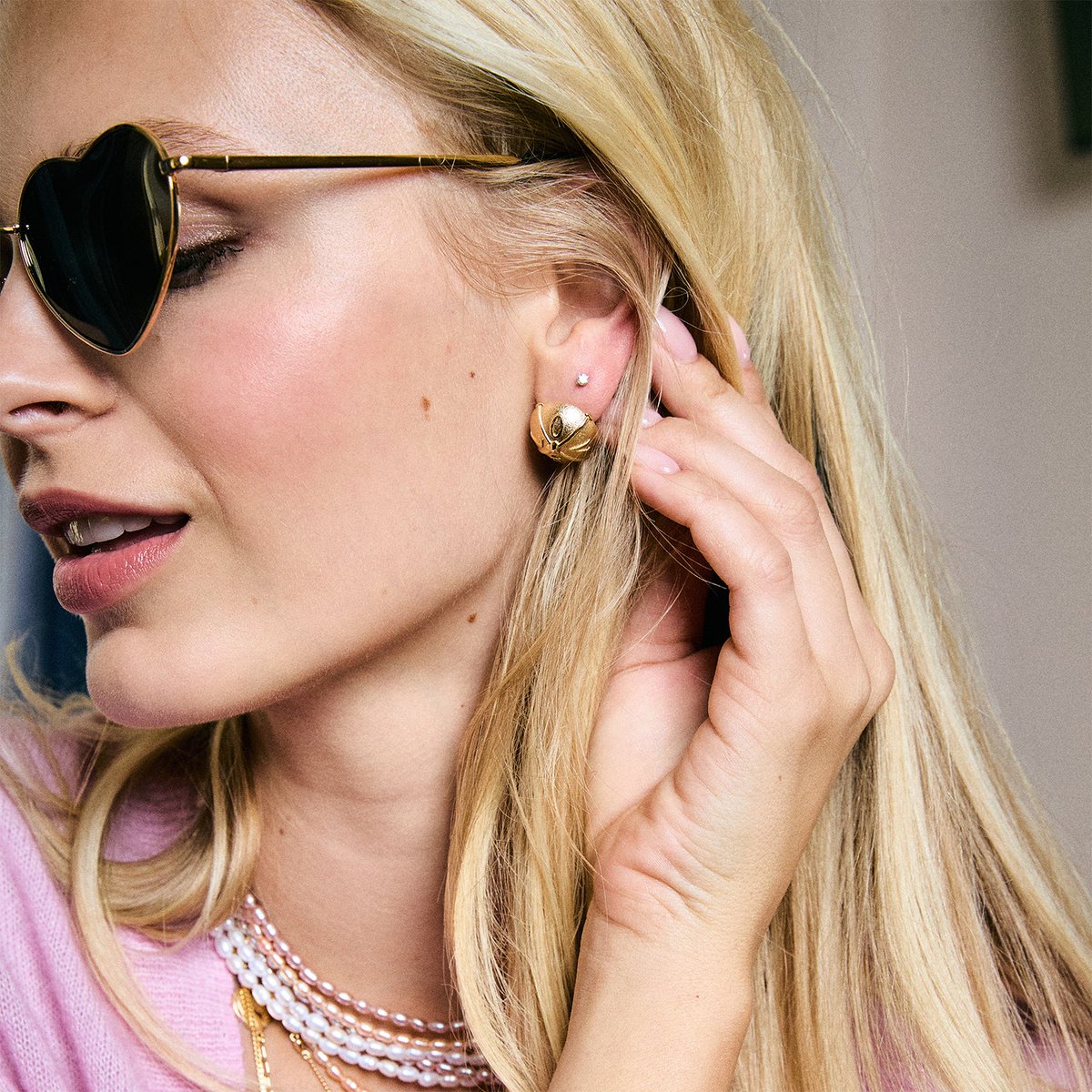 bentu86's tweet photo. Minimal gold details that elevate every outfit effortlessly.
https://t.co/0KEuFTCqrt

#JewelryStyle #GoldJewelry #StyleDetails #EverydayLuxury #FashionInspo https://t.co/YRuzgsVT1d