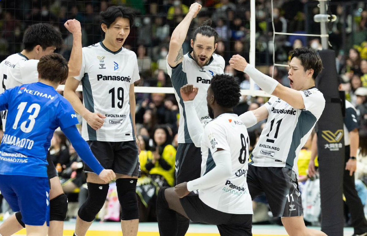 #ByNikiMarkov
🇯🇵 Osaka looking to extend winning streak as they meet Hiroshima this weekend
en.volleyballworld.com/volleyball/com…
#SVLeague #SVリーグ #volleyball
<a href="/JTEKTSTINGS/">JTEKT-STINGS-AICHI</a> <a href="/Thunders_JT/">広島サンダーズ</a> <a href="/vc_tridents/">VC長野トライデンツ</a> <a href="/sakaiblazers/">日本製鉄堺ブレイザーズ</a> <a href="/sun_SUNBIRDS/">サントリーサンバーズ大阪</a> <a href="/greatbears_vb/">東京グレートベアーズ</a> @toray_arrowsmen <a href="/voreas_official/">VOREAS HOKKAIDO【ヴォレアス北海道】</a> <a href="/Wolfdogs_NAGOYA/">ウルフドッグス名古屋</a>