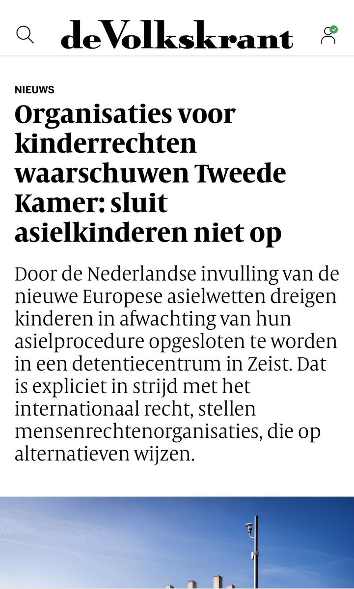 Terwijl de gesloten jeugdzorg wordt afgebouwd omdat we wéten dat opsluiting leidt tot trauma en schade bij kinderen…

… zijn er plannen om asielkinderen wel in detentie te kunnen plaatsen.

De de volgende stap in het dehumaniseren van mensen in nood.
😢

volkskrant.nl/politiek/organ…
