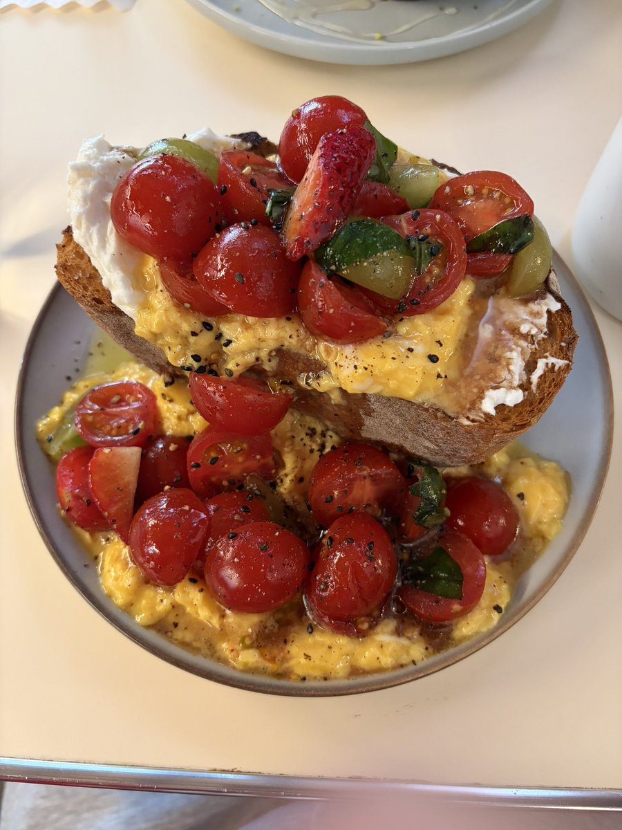 お世話になってる先輩と おしゃれランチ行きました。 バーガーやこんな