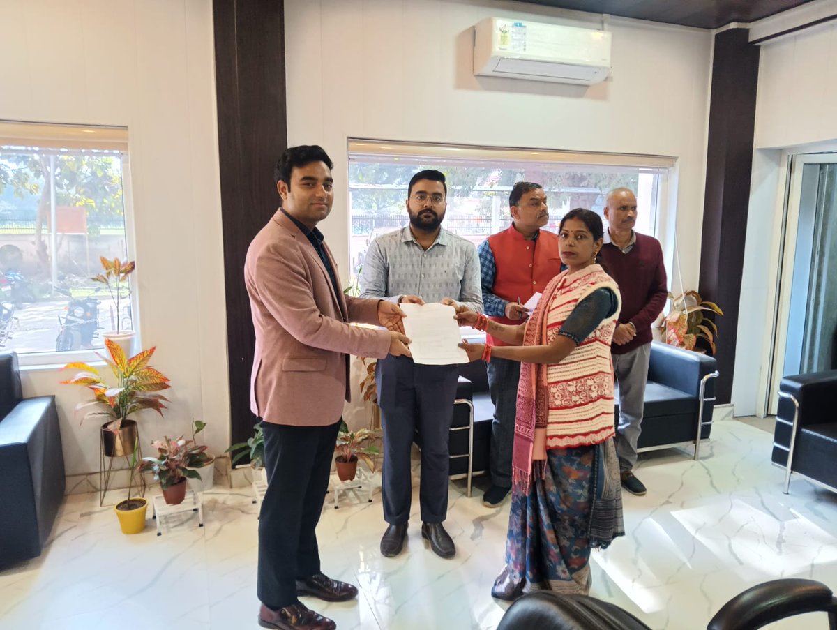 <a href="/DMBalrampur/">DM/DEO Balrampur</a>  शिक्षा के सुदृढ़ीकरण की ओर एक और कदम द्वारा कस्तूरबा गांधी बालिका विद्यालयों (6-8) हेतु चयनित 20 शैक्षणिक व गैर-शैक्षणिक स्टाफ को आज नियुक्ति पत्र प्रदान किए गए। उच्च मेरिट एवं पारदर्शिता के साथ चयन प्रक्रिया पूर्ण कर गुणवत्तापूर्ण शिक्षा सुनिश्चित की जा रही है।