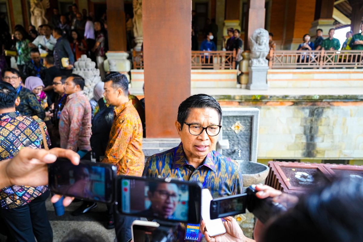 Bupati Adi Arnawa Sambut Wapres Gibran Dalam Dialog Pariwisata Bali
<a href="/prokompimbadung/">prokompimbadung</a> 
#pemkabbadung #prokompimbadung #badung #badungunggulmajusejahtera #saptakriyaadicipta

prokompim.badungkab.go.id/berita/bupati-…