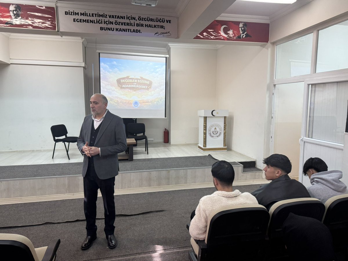 askaleal's tweet photo. Okulumuzda Okul Müdürü Süleyman ÜNVER tarafından öğrencilere Değerler Eğitimi ve Adabı Muaşeret Bilgilendirme Semineri verildi https://t.co/swR1wThGK2