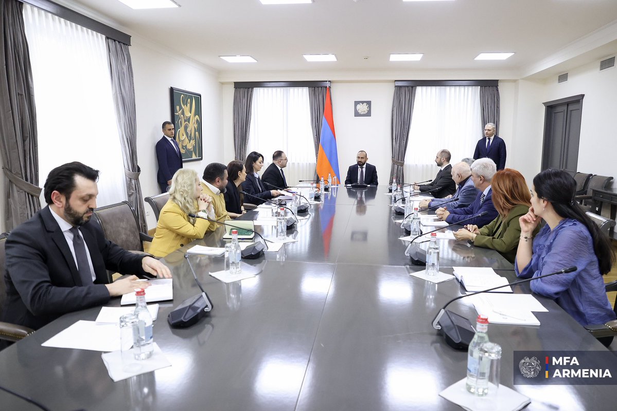 AraratMirzoyan's tweet image. Pleased to hold the 1st meeting of the newly formed Public Council at @MFAofArmenia - to continue the dialogue w/civil society.

Glad for the open exchange on 🇦🇲’s foreign policy priorities, connectivity projects, efforts for stronger partnerships, enhanced democratic resilience.
