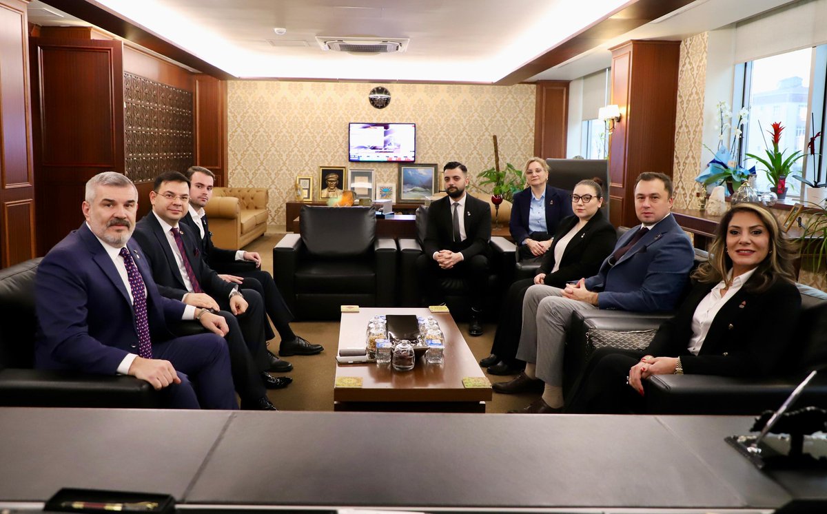 Zafer Partisi olarak;
Çevre, Şehir ve Kültür Politikalarından sorumlu Genel Başkan Yardımcımız Esmaül Hüsna Aslan, Tekirdağ İl Başkanımız Fatih Altıntaş ve il başkanlığı heyetimizle birlikte Çerkezköy Ticaret ve Sanayi Odası Başkanı Ahmet Çetin’i ziyaret ettik.