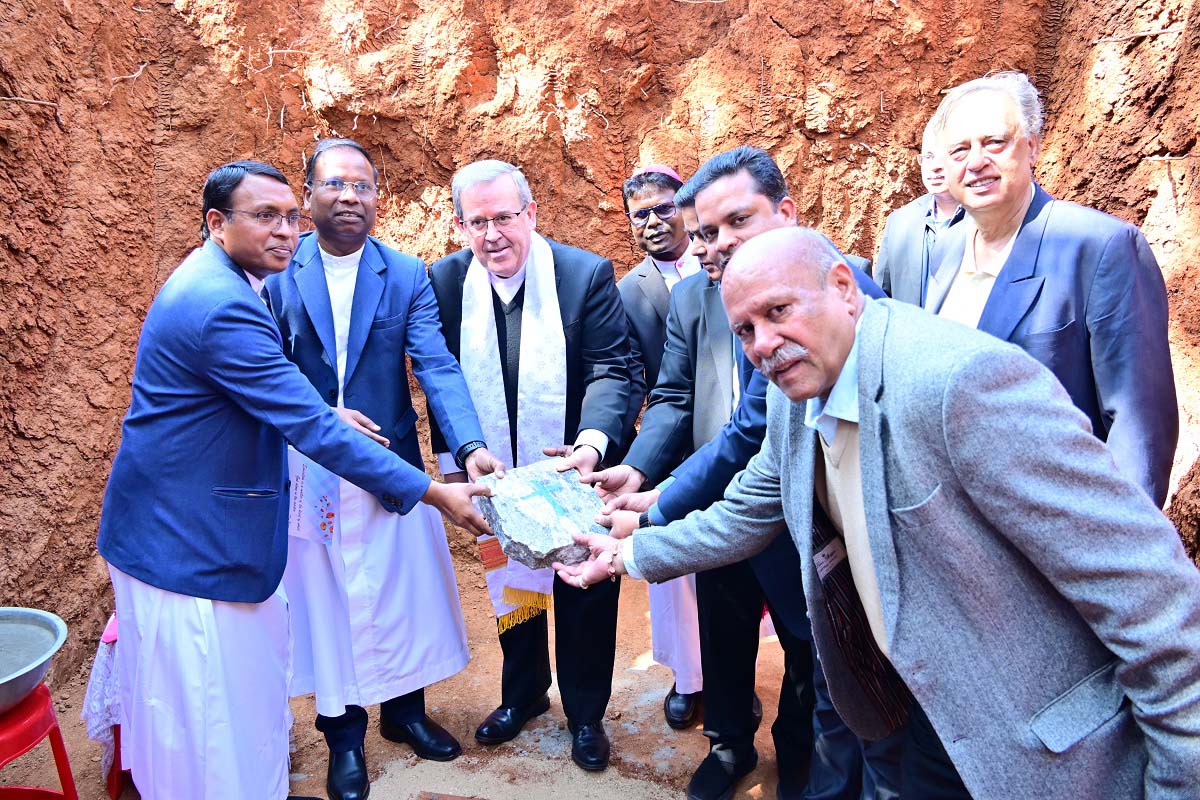 Índia - O Reitor-Mor conclui sua visita à Inspetoria INN na “Don Bosco Gumla”

infoans.org/pt/secoes/noti…