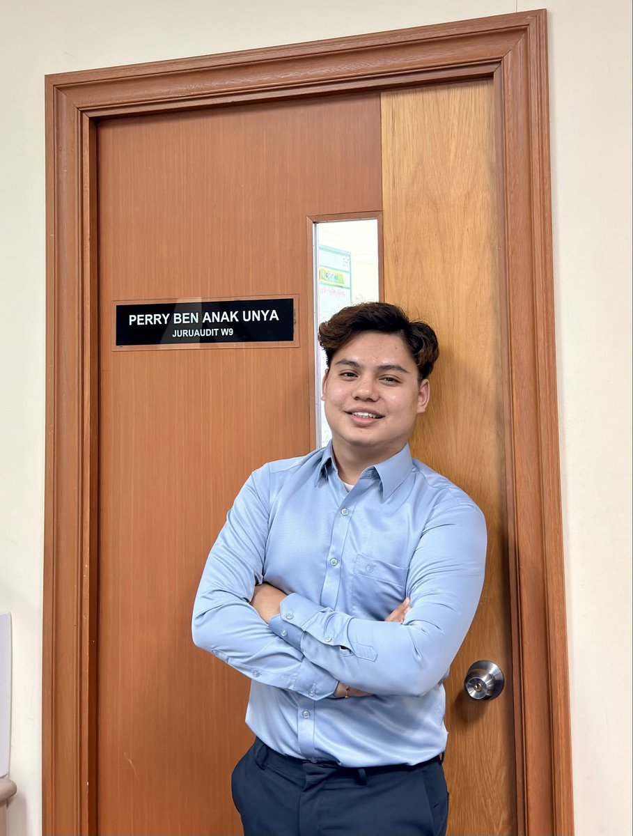 xxlllax's tweet photo. Dah nak balik baru bergambar. Masa nak tukar baju dan seluar pi jog. Belt buka awal https://t.co/jl3GCX9QK1