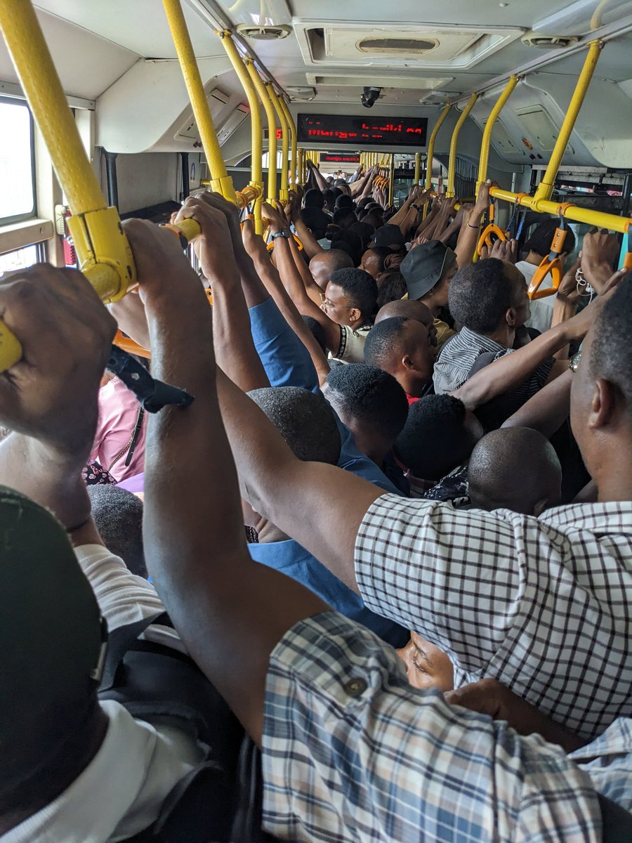 sundey_fx's tweet image. Akiwa kijiweni sasa,

Utasikia "IST ni gari ya wadada"