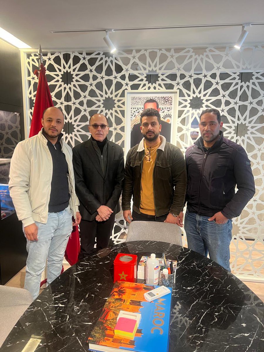 OTH17B's tweet photo. Entretien avec qque membres de la Cté 🇲🇦 représentant du groupement des transporteurs au sujet de la reconnaissance  des permis de conduire catégorie C, EC, D. J’ai rassuré mes interlocuteurs que des pourparlers avec les autorités 🇵🇹 sont engagés pour trouver des solutions. https://t.co/wz0fQfBdnr