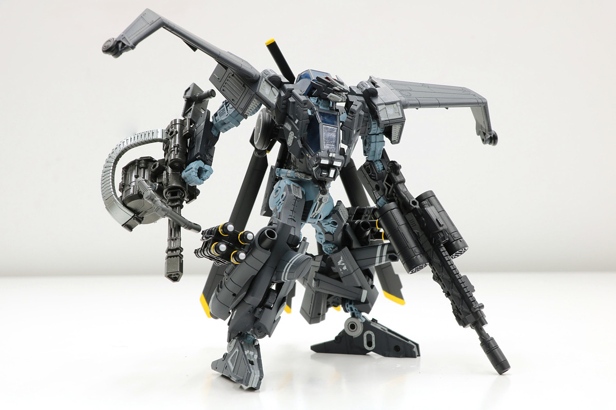 hobbywatch_jp's tweet photo. 【トランスフォーマー】「OVERGEAR OG-01 アイアンハイド」＆「OVERGEAR OG-02 ブラックアウト」開発担当者インタビ… https://t.co/SeczN6V6R4 #トランスフォーマー #OVERGEAR https://t.co/S2np4aYYF0