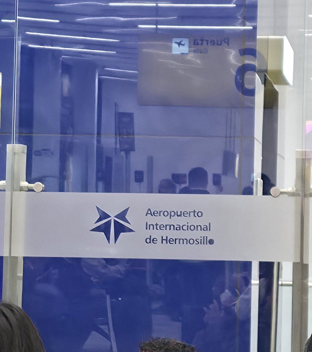 danny_aRod's tweet photo. Central Avionera Internacional de Hermosillo
Ni un perro enchufe en toda la planta alta
No jodas @AeropuertoHMO https://t.co/oZTAW4plUq