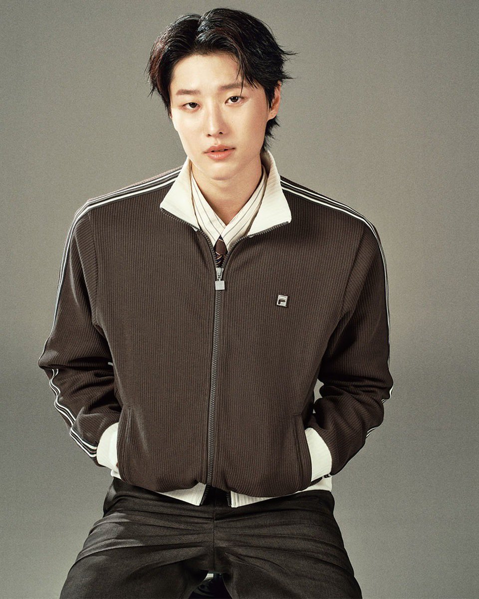 markvenclaw's tweet image. seulgi recommends fila 1911 knit track (as seen on woodz) paired with white pants + loafers for a cozy office look!