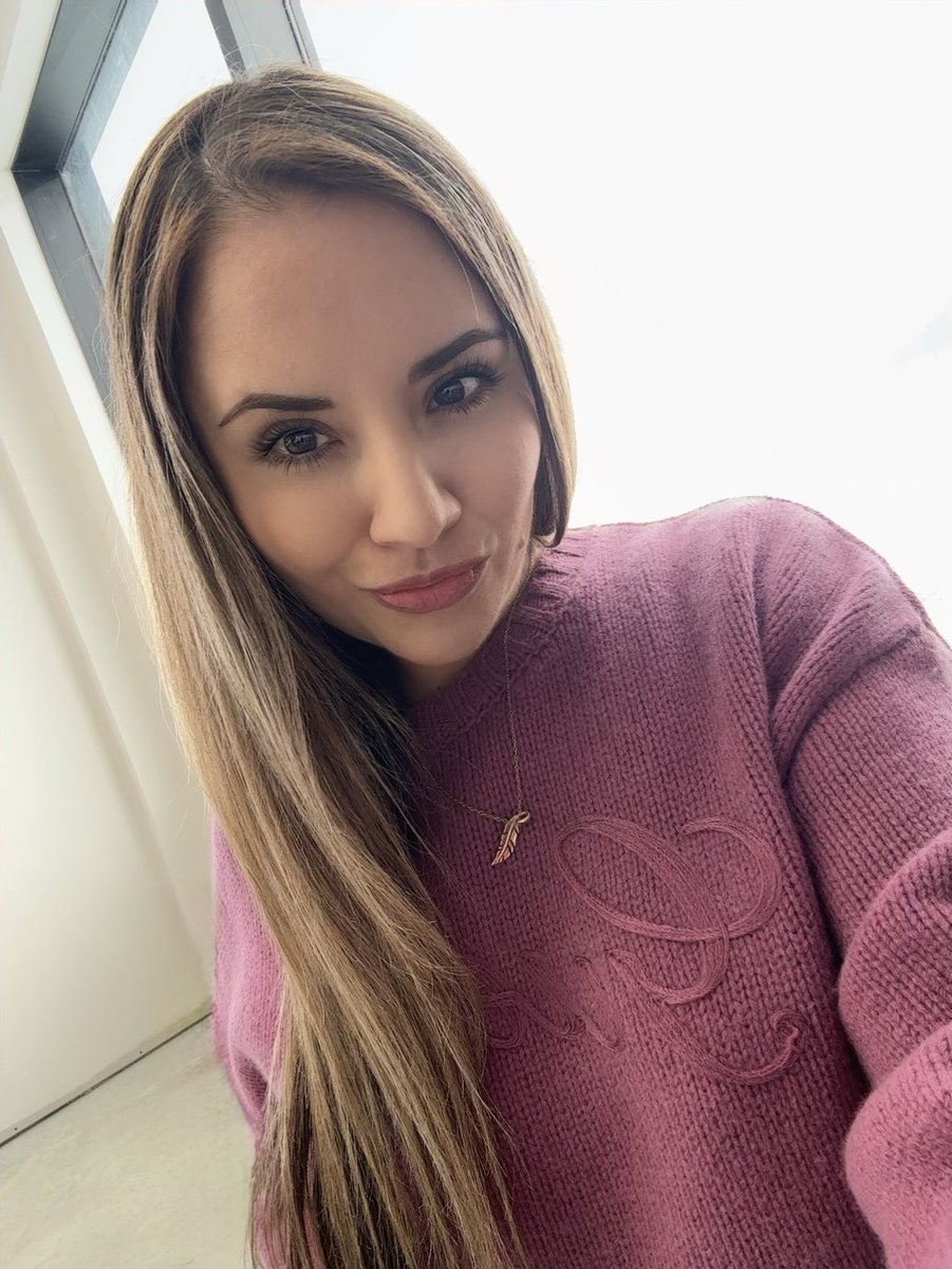 HAnna15587's tweet image. Gm 𝕏 fam ❤️ We made it to Friday!

Close the week strong 💋

#single. #30plus. #stillsearching