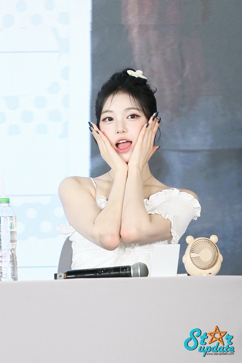 #IAN #이안 ในงานแจกลายเซ็นครั้งแรกในประเทศไทย ‘Hearts2Hearts The Ist Mini Album FOCUS' FACE-TO-FACE FANSIGN EVENT in BANGKOK’
#Hearts2Hearts_FOCUS_inBKK
#Hearts2Hearts #하츠투하츠 #H2H
#ประเทศไทยมีน้องสองใจแล้ว