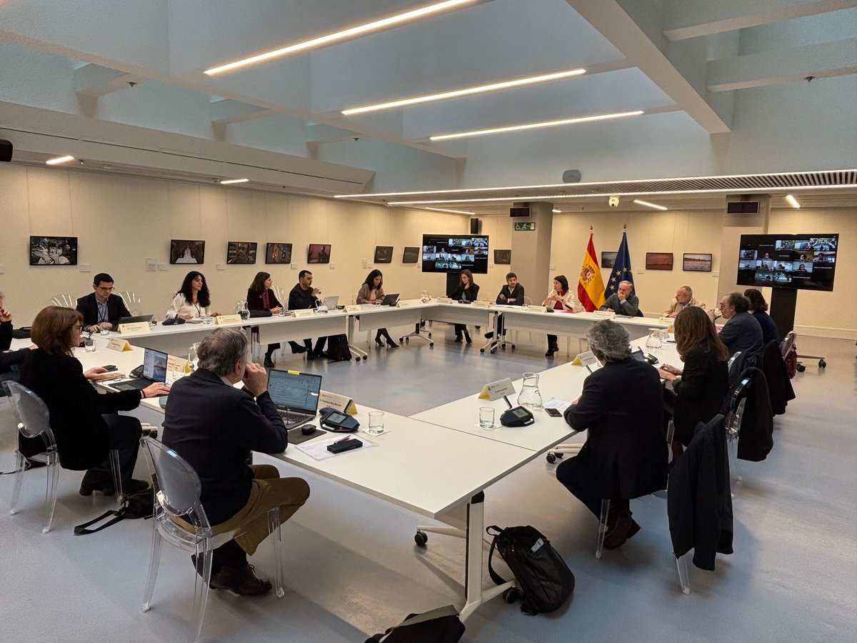 La Secretaria de Estado de Cooperación Internacional, <a href="/Eva_Granados/">Eva Granados Galiano 🌹</a>, preside la primera reunión de la Comisión Permanente del Consejo Superior de Cooperación. 👇