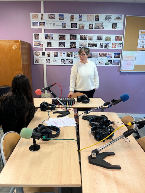 Intervention de @ArcomMarseille la classe médias du collège Pesquier de Gardanne à l'occasion du Safer Internet Day (sensibilisation aux usages du numérique) ''les réseaux sociaux, mieux les comprendre''. A l'initiative de de @NathalieBregent, chargée de mission <a href="/DranePaca/">DRANE Provence-Alpes-Côte d'Azur</a>