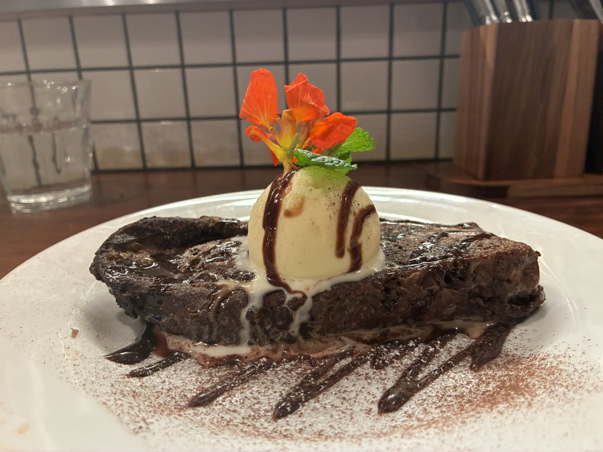 koenjigonnosuke's tweet photo. 本日は高円寺庚申通り商店街にある、日本ワインバル葡庵にて♪食後のデザートはフレンチトーストショコラ♪熱々フワフワ♪コレは美味い♪今日明日のバレンタイン限定メニュー♪皆���も是非！愛する彼氏さんにご馳走することをお勧めしたい！！泣いて喜ぶゾ！！ https://t.co/Ym2bEq942d