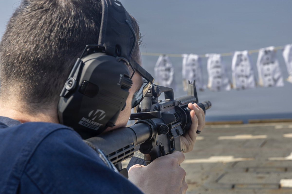 US2ndFleet's tweet photo. Honing the Lethal Edge. 

U.S. Sailors aboard USS Delbert D. Black (DDG 119) conduct a live-fire exercise in the Red Sea, honing their lethal edge to ensure regional maritime security.

#USNavy #ForgedtoFight #BattleReady #PrevailToWin #MaritimeSecurity https://t.co/a7E37tI9mb