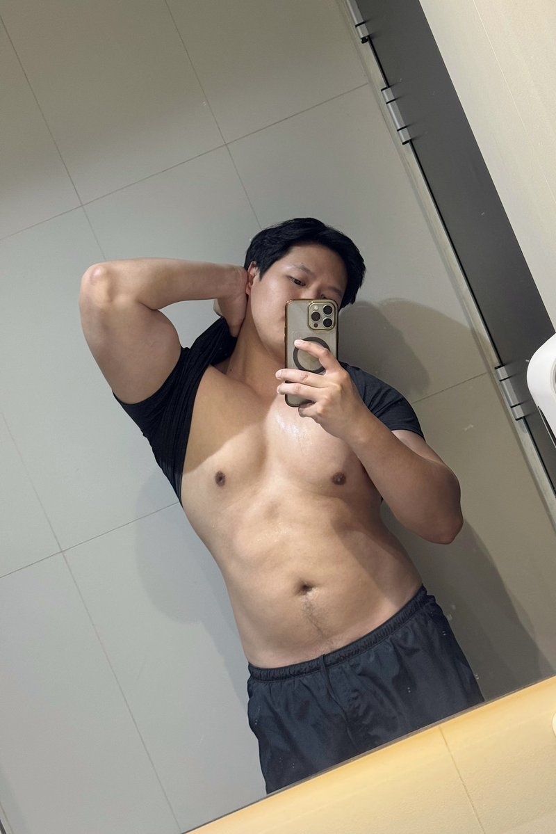 borrbigg's tweet image. เริ่มยิมใหม่นี่มันก็เหนื่อยเนาะ🥵