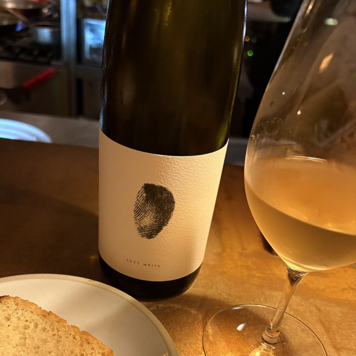 yuki_sci's tweet photo. おいしいナチュールを飲んでハッピーな金曜日。おしゃれなメガネも手に入れた！ https://t.co/6rg594ahJG