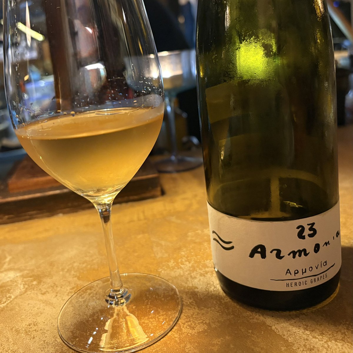 yuki_sci's tweet photo. おいしいナチュールを飲んでハッピーな金曜日。おしゃれなメガネも手に入れた！ https://t.co/6rg594ahJG