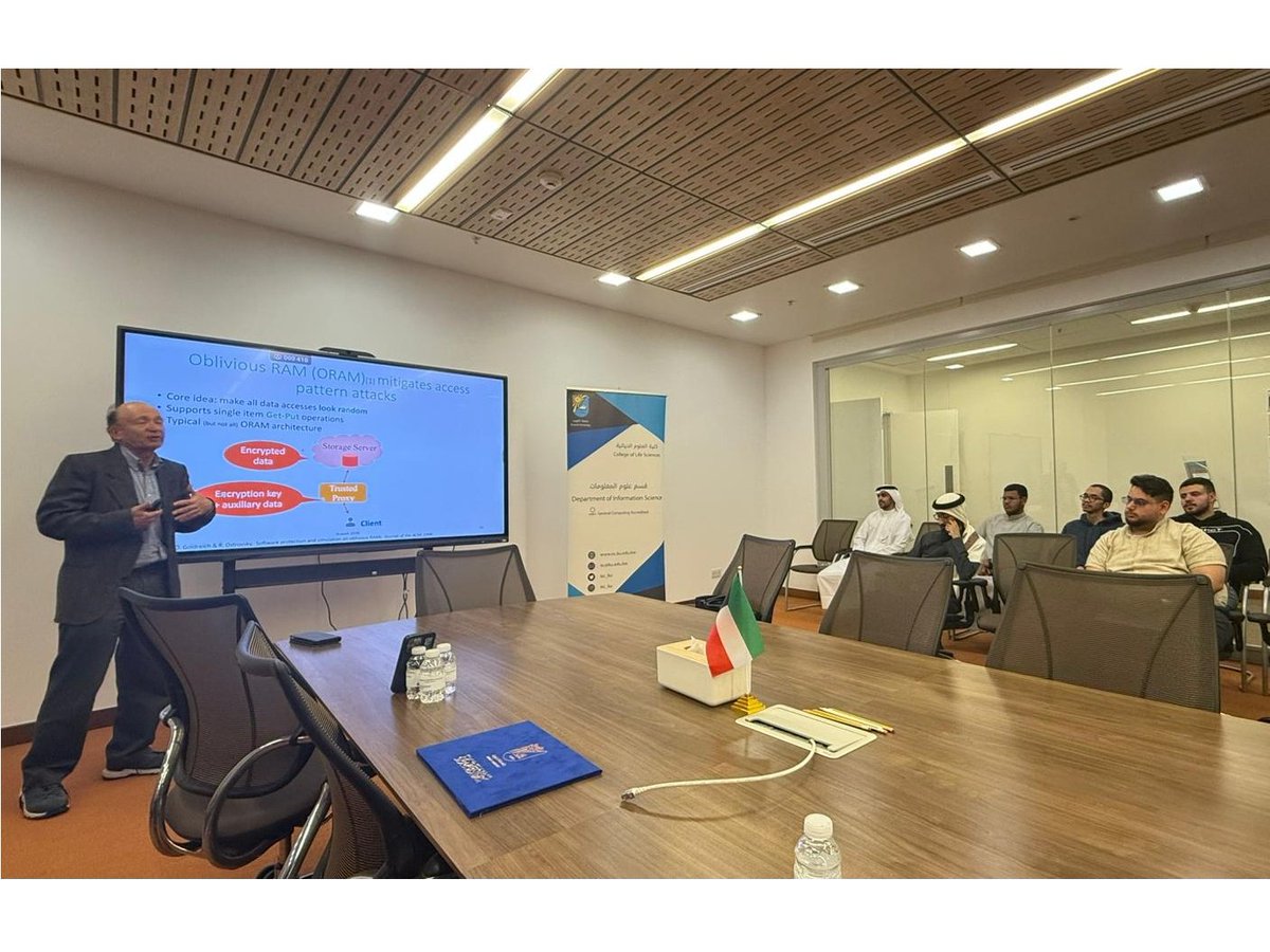 csdeptku's tweet photo. استضاف قسم علوم الحاسوب بجامعة الكويت هذا الأسبوع الأستاذ الدكتور عمرو العبادي من جامعة كاليفورنيا (سانتا باربرا). ألقي الضيف الزائر خلال الزيارة محاضرتين، الأولى بعنوان ترويض البيانات الكبيرة و الثانية بعنوان خصوصية البيانات. كما التقى بأعضاء هيئة التدريس بالقسم والطلبة. https://t.co/qXoEhP8qkd
