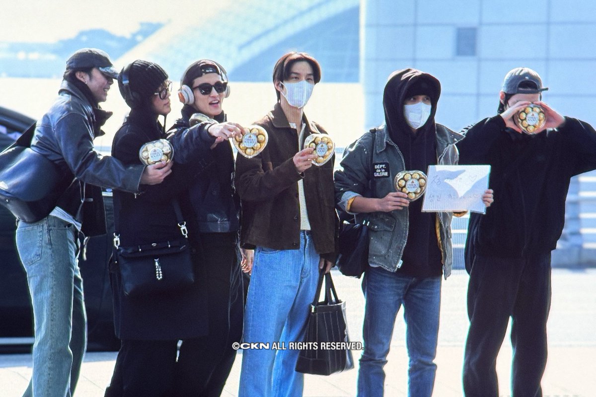 blibear's tweet image. คิดถึงนสจปีที่แล้วเลยอะ บินวันเกิดแจยอนนอกจากมีช็อกโกแลตยังมีป้ายบอกแฮปปี้เบิร์ธเดย์แจยอนอีก น่ารักมากพวกนี้