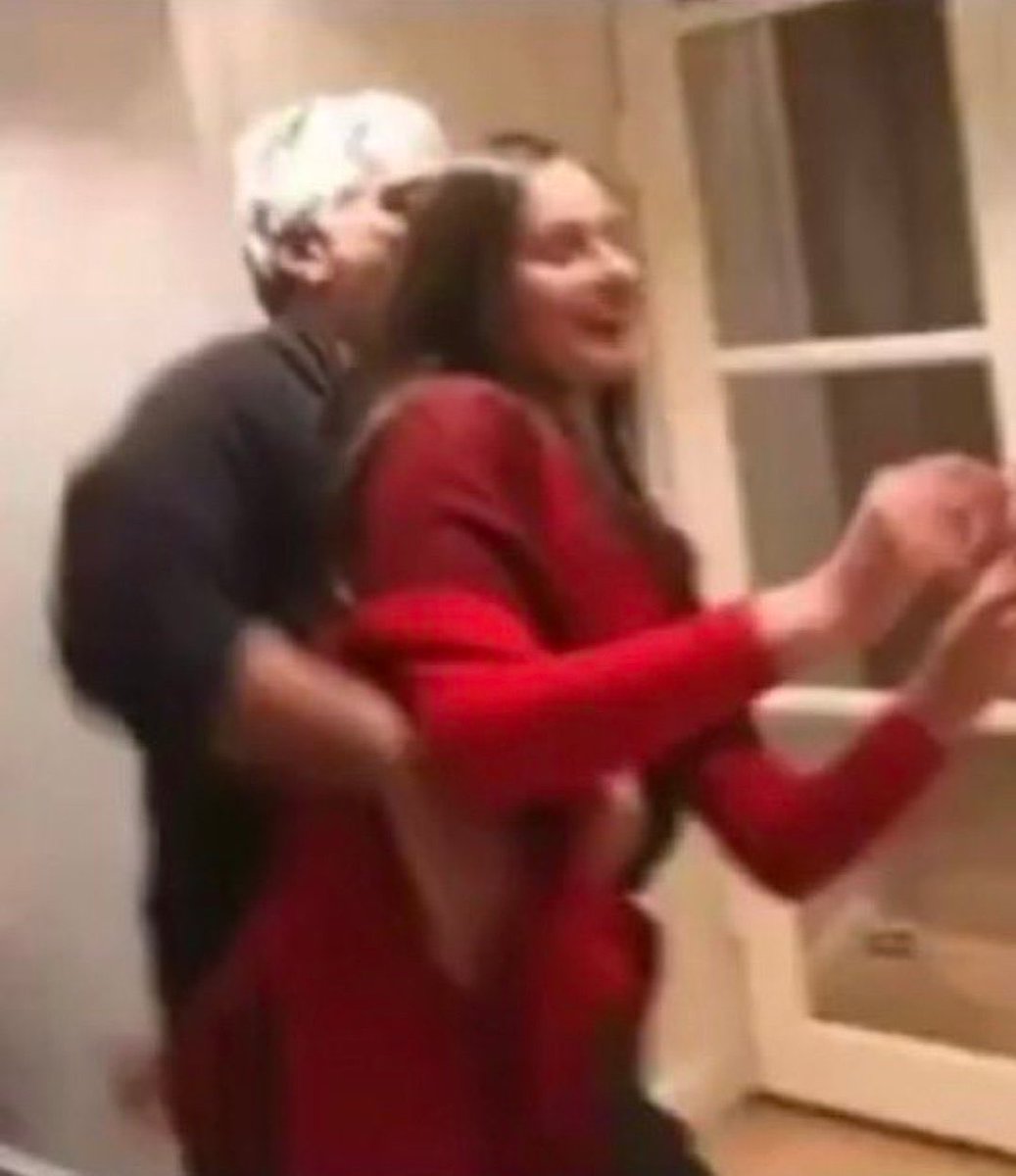 nibrasSA1's tweet image. ♦️يمدح احد الطين اطاح بهم #جيفري_إبستين 
- شخص ياكل لحوم البشر ويغتصب الاطفال يعذبهم، سلطان احمد بن سليم رئيس مواني #دبي سابقاً.
- بعد الاطاحة في #هند_العويس صاحبة #ابستين في الليالي الحمراء اللي تعرض اختها على ابستين لقضاء ليلة معها.
- مو كلامي كلام ابستين.
♦️مثل انجليزي ♦️
-…