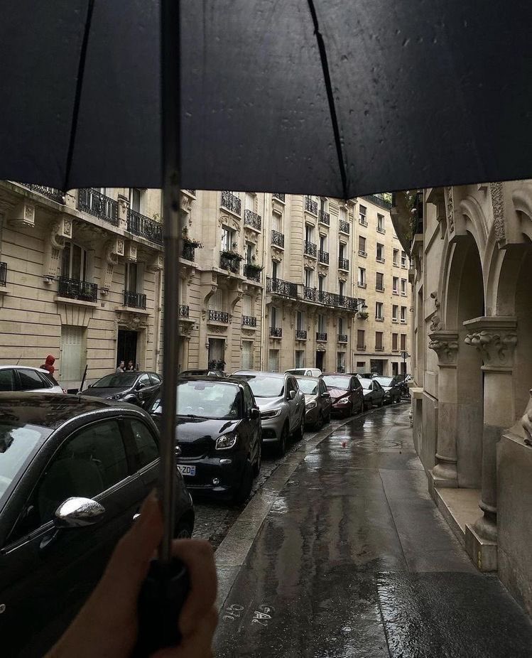 classyladylife's tweet image. rainy days in the city🌧️