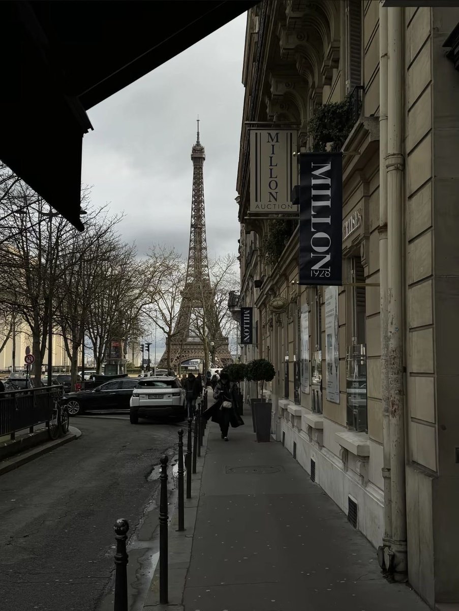 classyladylife's tweet image. rainy days in the city🌧️