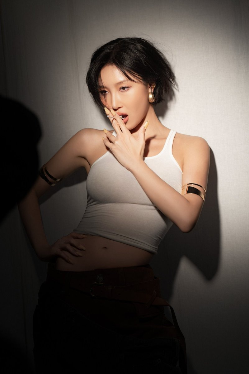 Hwasa tweet media